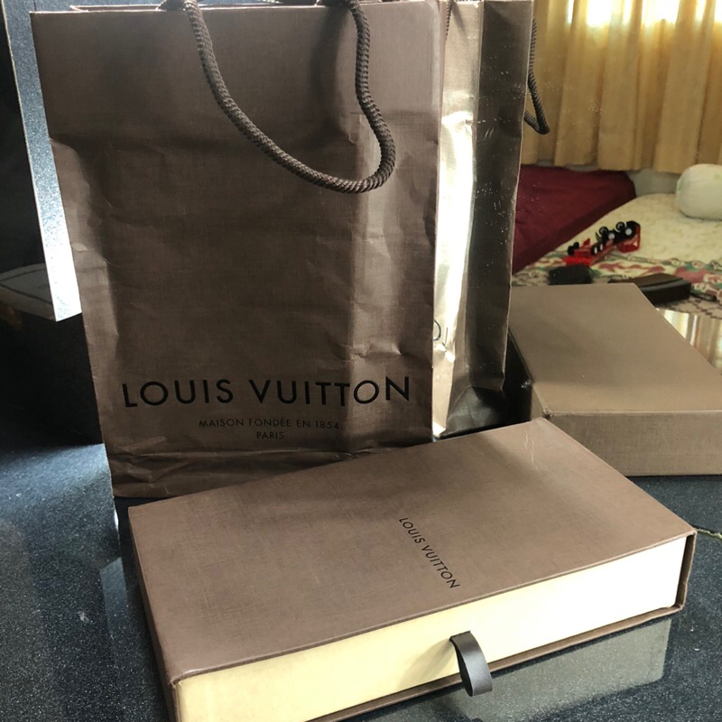 

box lv paper bag lv