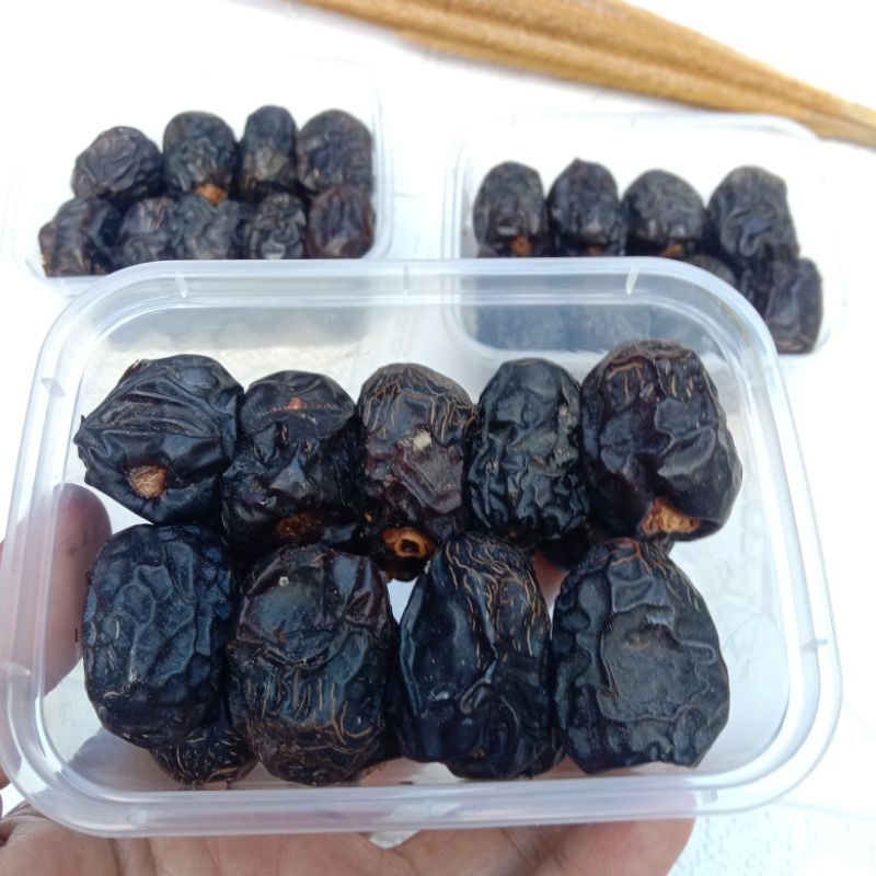 

Kurma Ajwa Premium Isi 17/18 butir