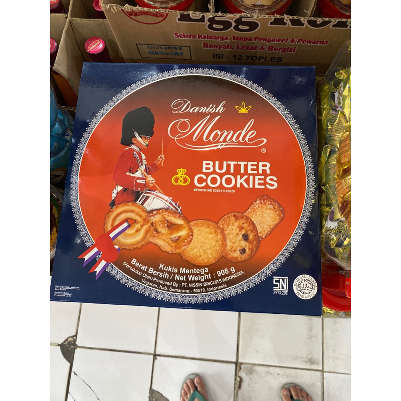 

monde butter cookies besar