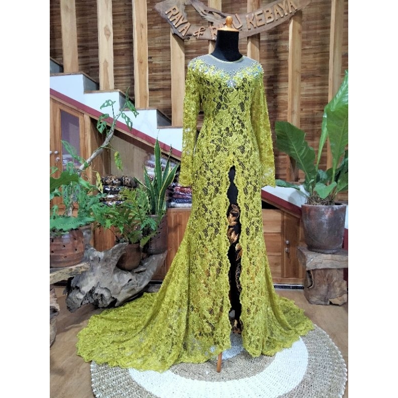 Kebaya pengantin warna lemon / Kebaya Pengantin model Sabrina.