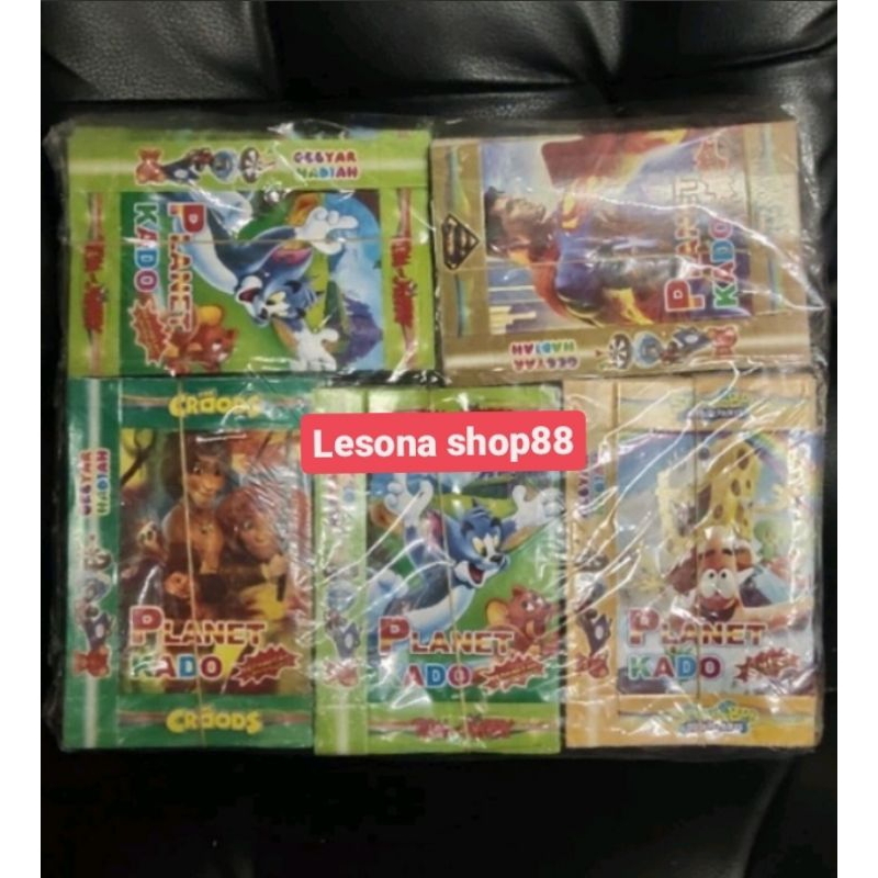 

kotak - kotak hadiah kosong isi +/- 500 pcs per pak