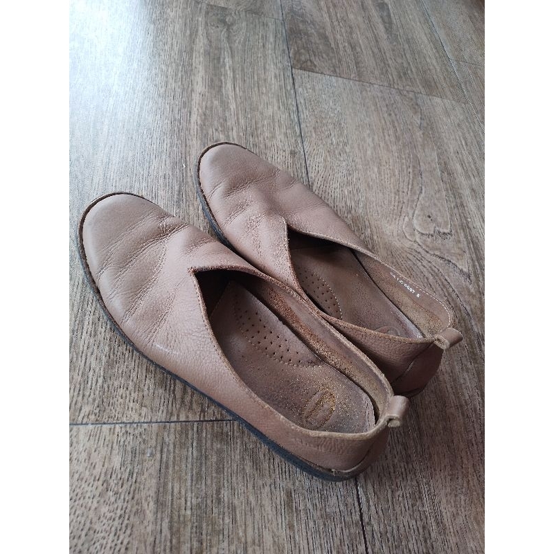 Preloved Sepatu Scholl original no. 8