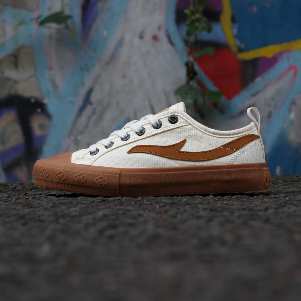 Sepatu pria wanita  Mobatic Gen-Z Low Off White | Mobatic Indonesia | Sepatu Sneakers local