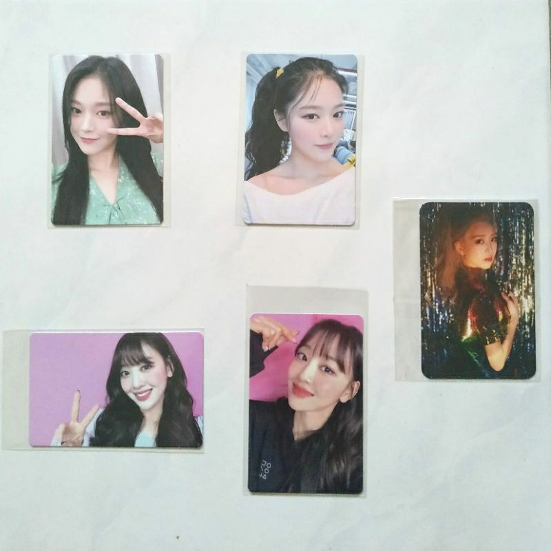 LOONA HYUNJIN YVES LOONAVERSE TRADING CARD TC KIM LIP SOLO ALBUM PHOTOCARD PC