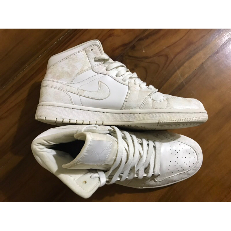 Nike Air Jordan 1 Retro Mid Triple White Size 40