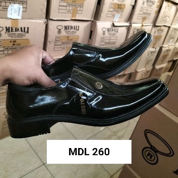 Sepatu kulit pria pantofel medali sepatu kerja formal