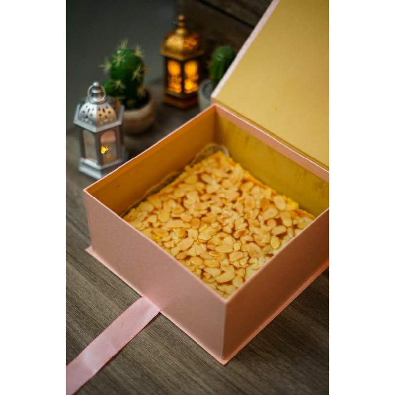 

Hampers Lapis Legit Lebaran