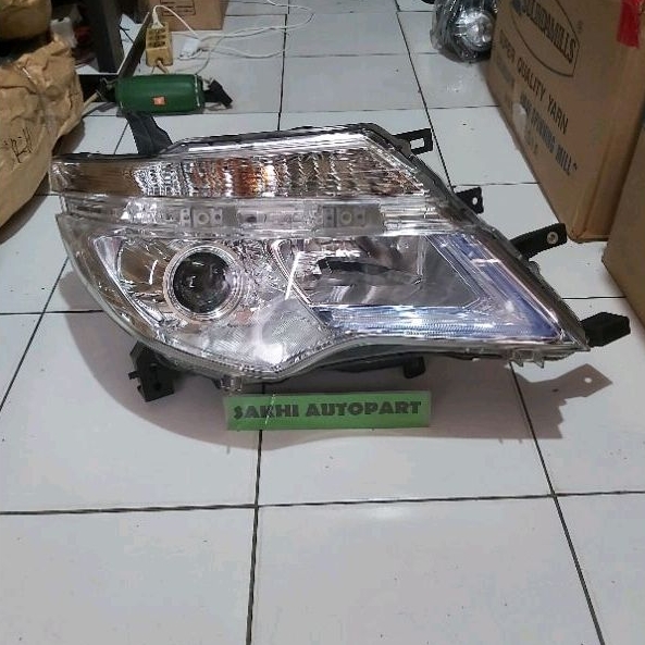 headlamp nissan serena c26 LED kanan original