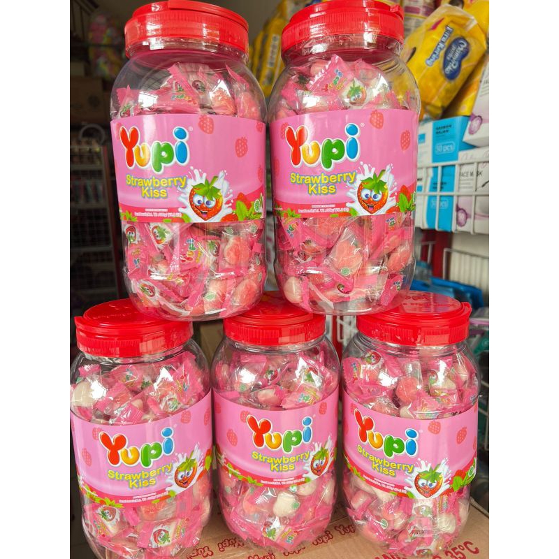 

PERMEN KAPAS YUPI STRAWBERRY KISS TOPLES