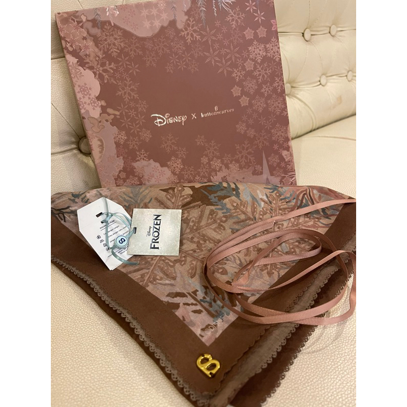 Buttonscarves Frozen Wood