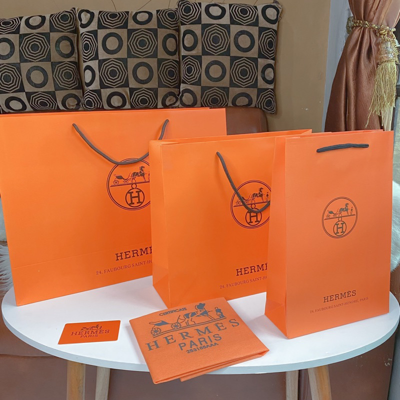 

Paper Bag H Warna Orange High Quality Paperbag Bungkus Kado Braded Mewah