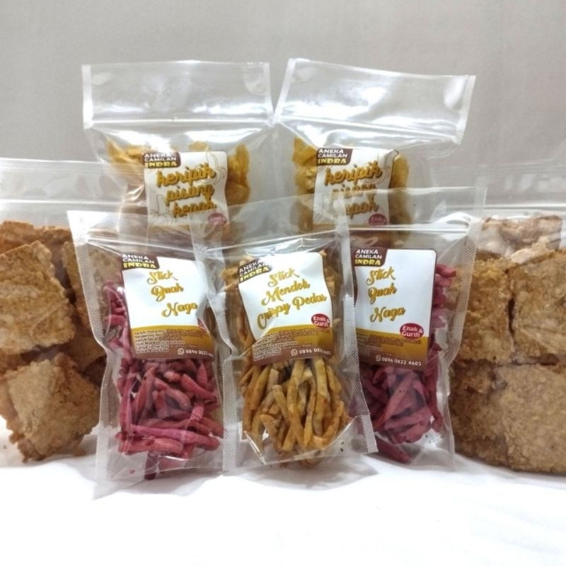 

PAKET HEMAT/ HAMPERS LEBARAN ANEKA CAMILAN MALANG ( KERIPIK PISANG KEPOK MERAH, STICK MENDOL CRISPY PEDAS, STICK BUAH NAGA, RENGGINANG ORI, RENGGINANG CUMI, KERIPIK USUS ) OLEH-OLEH KHAS MALANG