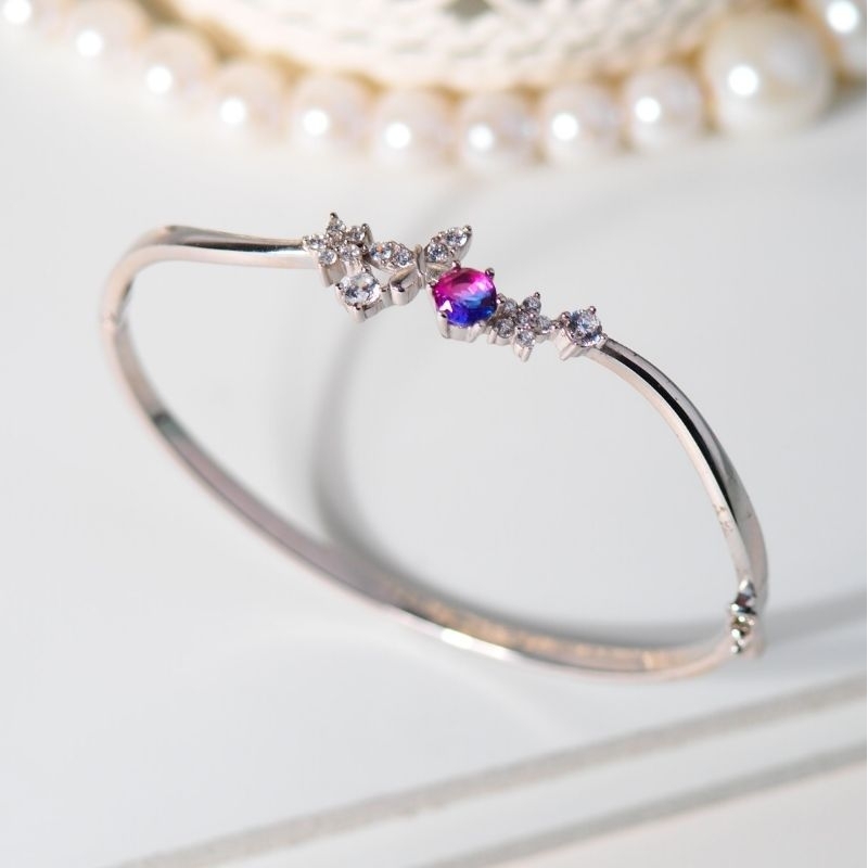 Gelang Emas Oval Solitaire Aurora Butterfly - Toko Emas Gadjah