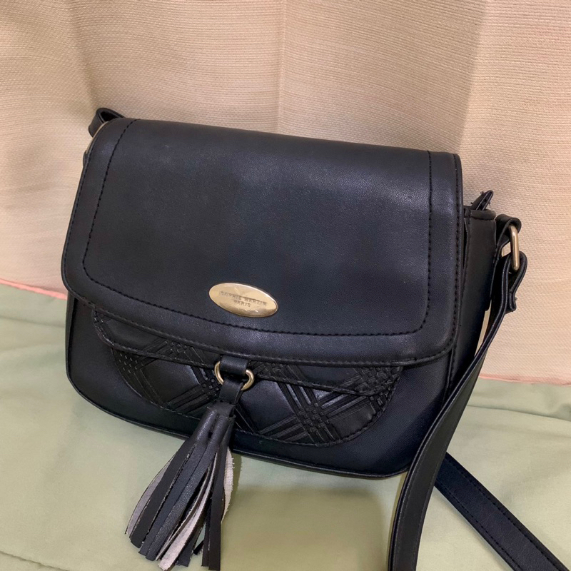Preloved TAS SELEMPANG SOPHIE MARTIN HITAM KULIT RUMBAI ARUM