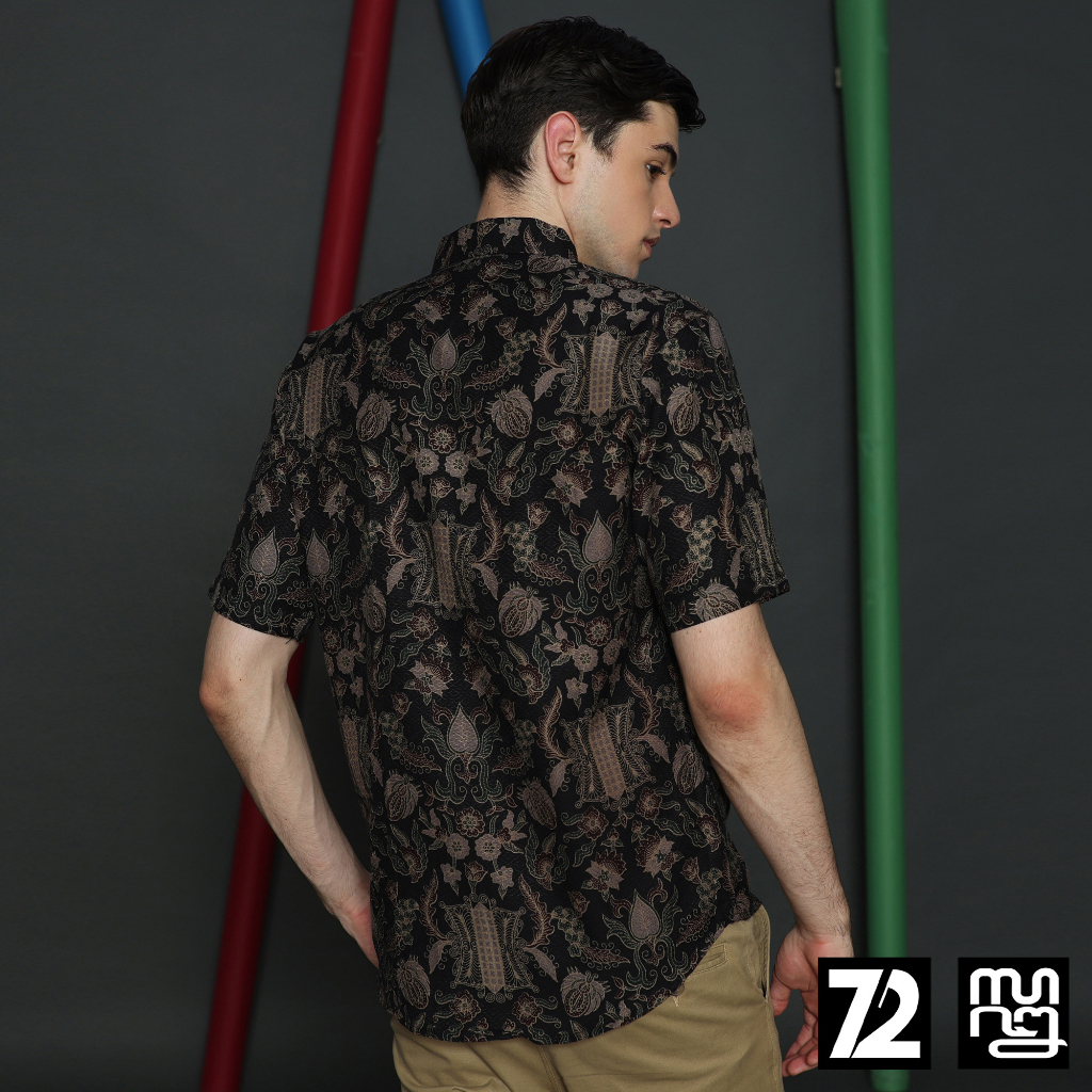 KEMEJA BATIK PRIA Lengan Pendek Motif Pintu Aceh Warna Hitam 723350 Cap 72 - Baju Kemeja Atasan Pakaian Setelan Batik Pria Cowok Laki Laki Remaja Keluarga Kantor Lengan Pendek Modern Slimfit Slim Fit Premium Kekinian