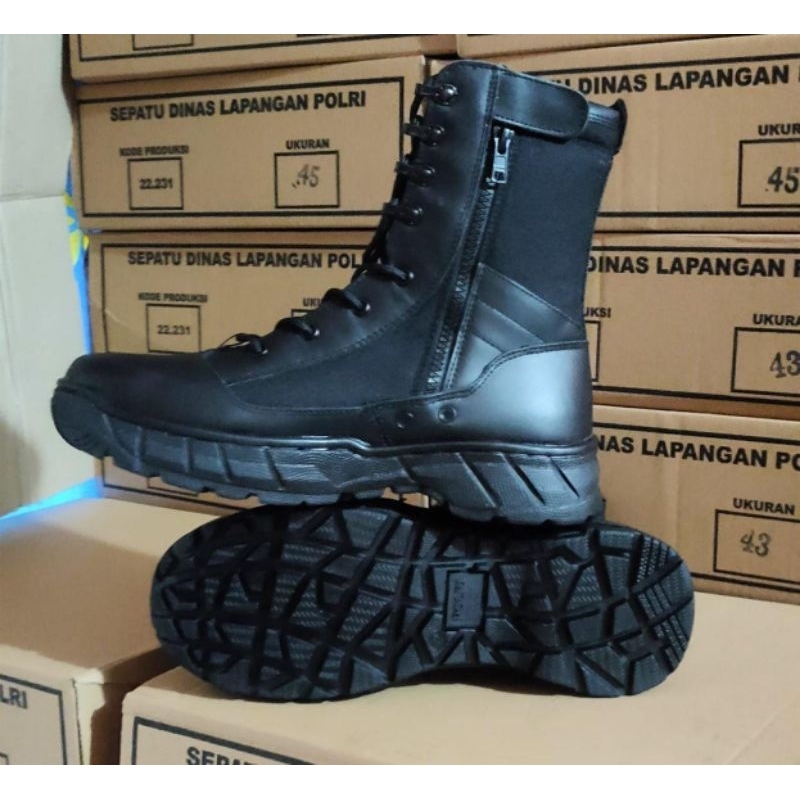 Sepatu pembagian Polri terbaru