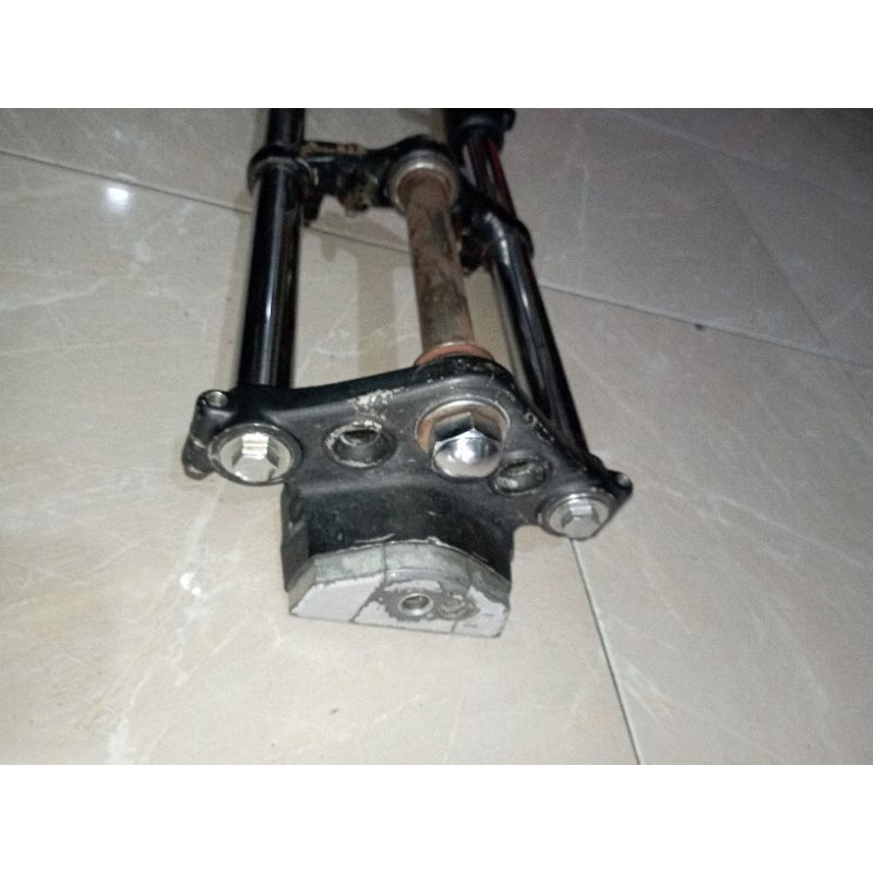 SHOCKBREAKER DEPAN HONDA CB 150 OLD/LAMA ORI K15 2013 2014