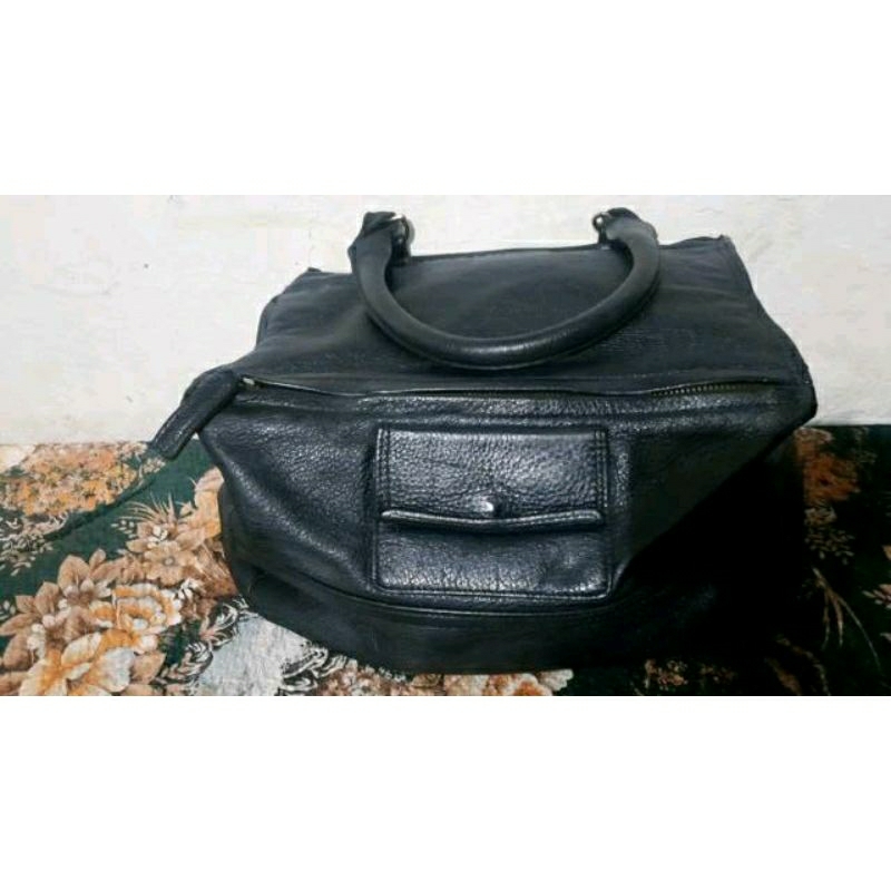 Sling ensoen ala givency (SOLD)