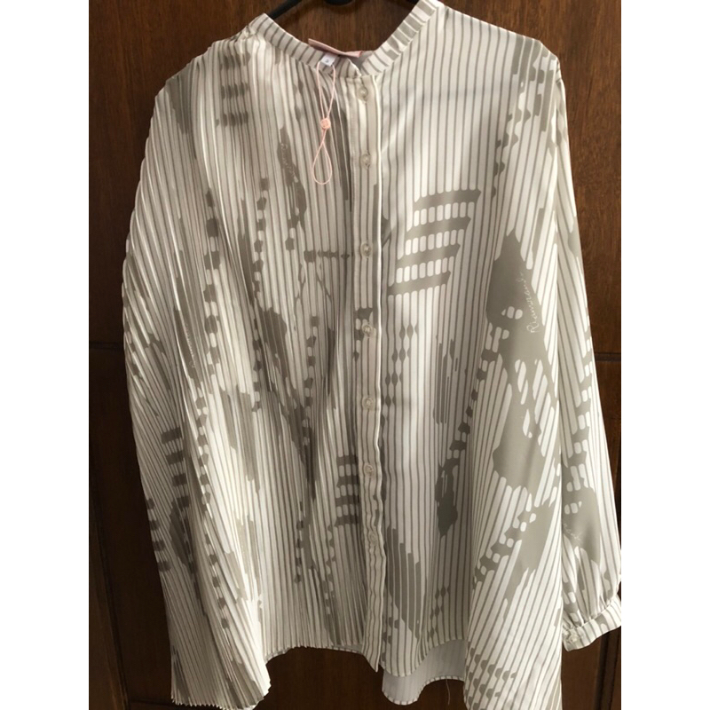 preloved grid top foam ria miranda