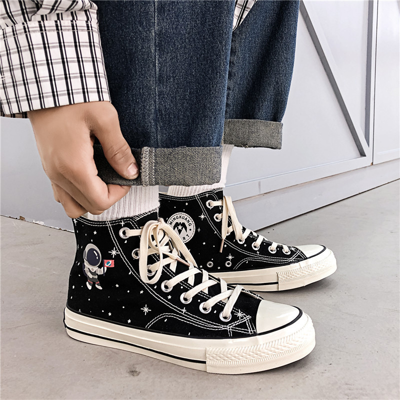 IMPORT Sepatu Pria Import Casual Trendy Sneakers Sekolah Kanvas Dewasa Remaja Karakter Astronot Ukuran 39-44