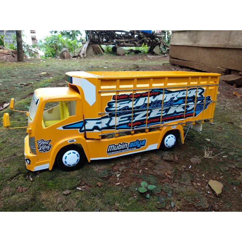 Miniatur Truk Oleng Full Stiker + Cat Siap Oleng Mbois Skala 14