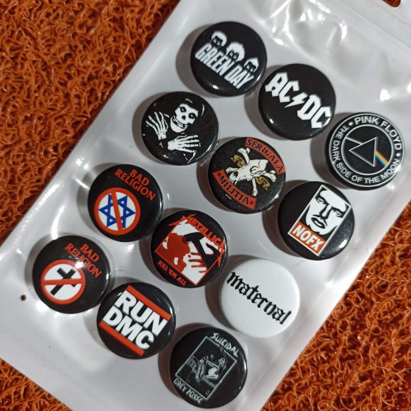 Pin Button / Bros  pin band Musik BMTH / Nirvana satu paket isi 12pcs bonus 5pcs ( 1 pack isi 17pcs )