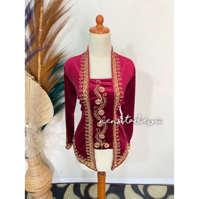 Kebaya Bordir Zirconia, Model Kutubaru - Warna Maroon