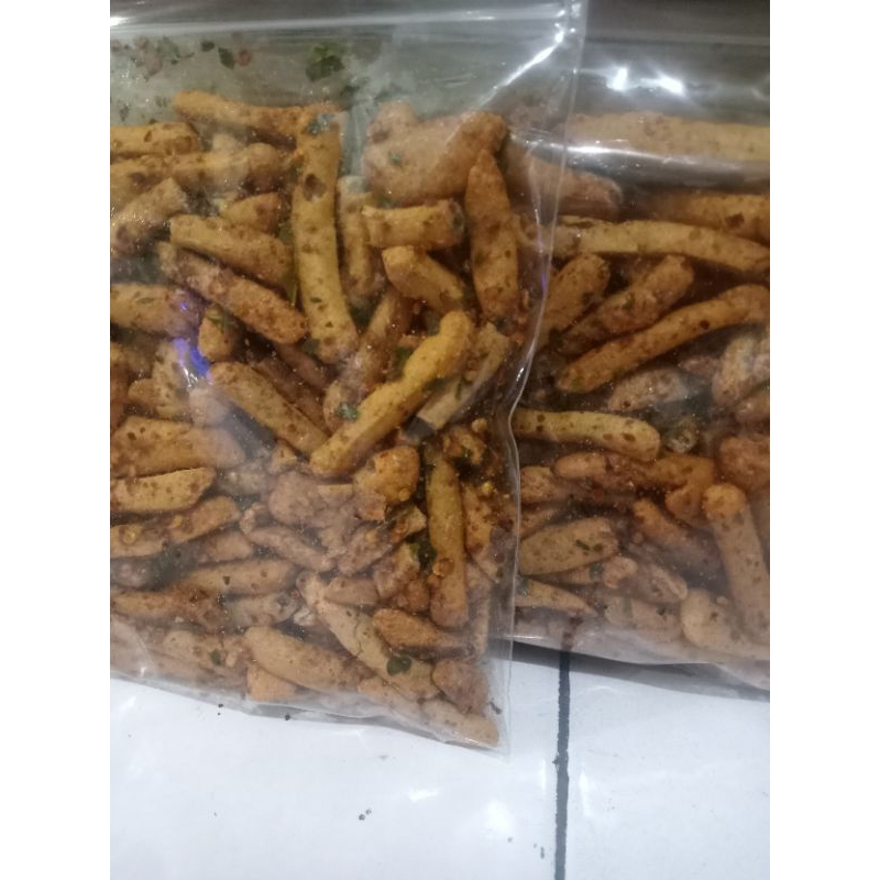 

basreng stik pedas 180 gram basreng daun jeruk/Agen Snack jakarta Cengkareng