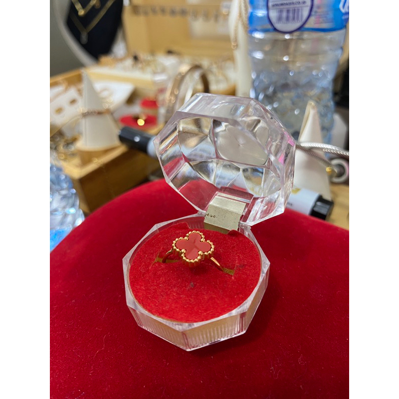 Cincin Bunga Model Clover Emas