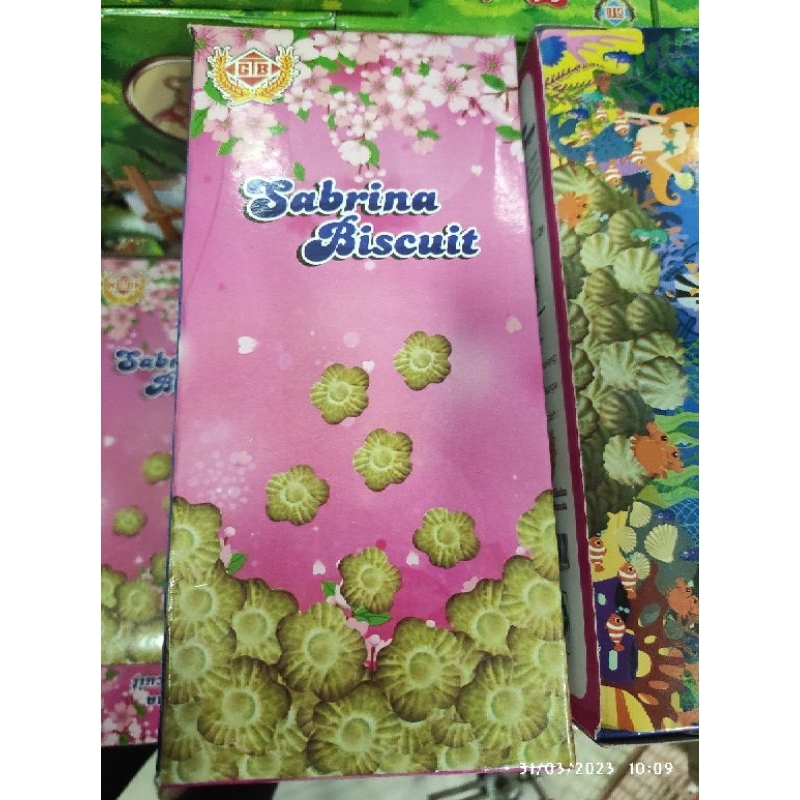 

GB sabrina biskuit 150gr cemilan biskuit natal