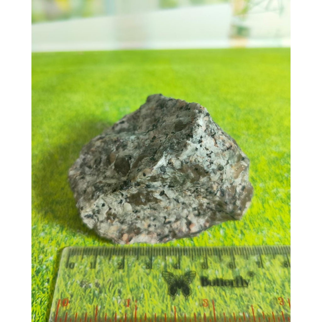 Natural Yooperlite Rough UV Reactive (2)