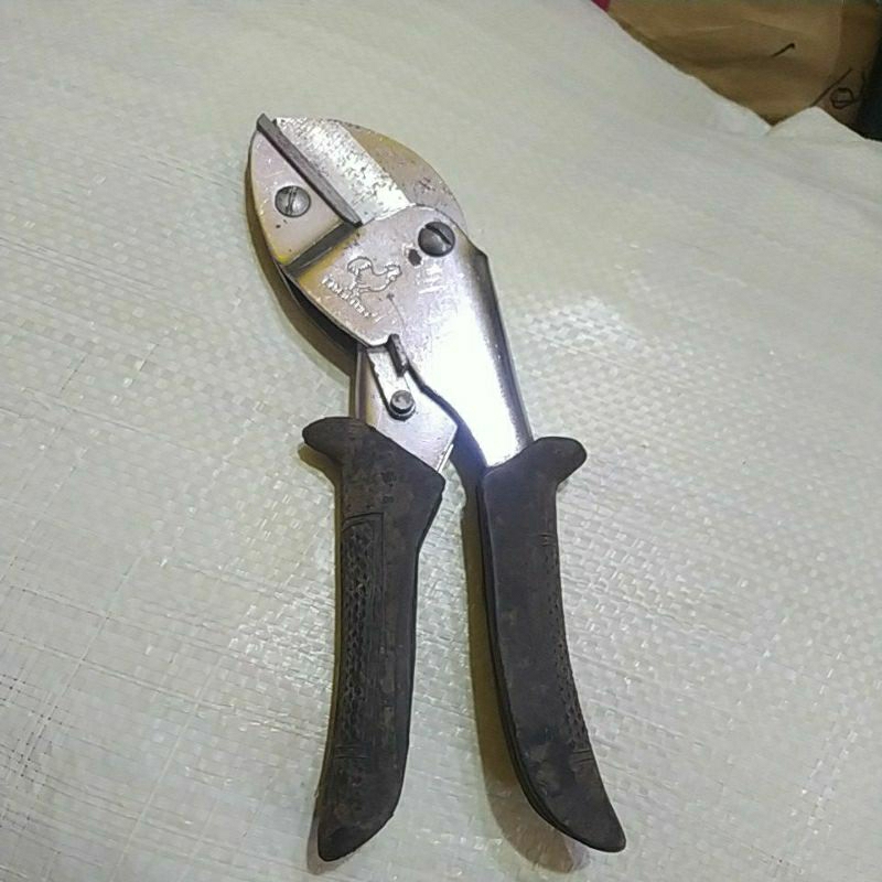 gunting dahan jadul anvil