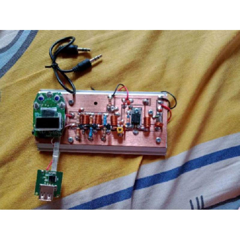 Pemancar FM 1970 sudah display Digital