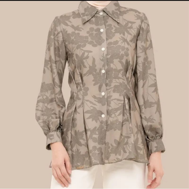 emma blouse wearing klamby size S