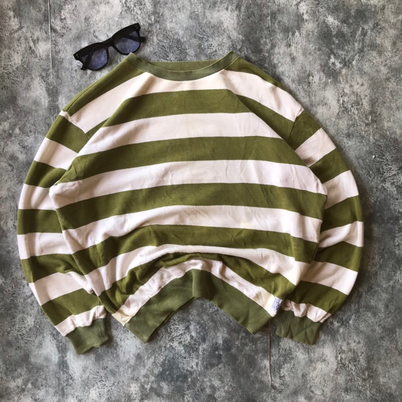 crewneck salur hijau putih