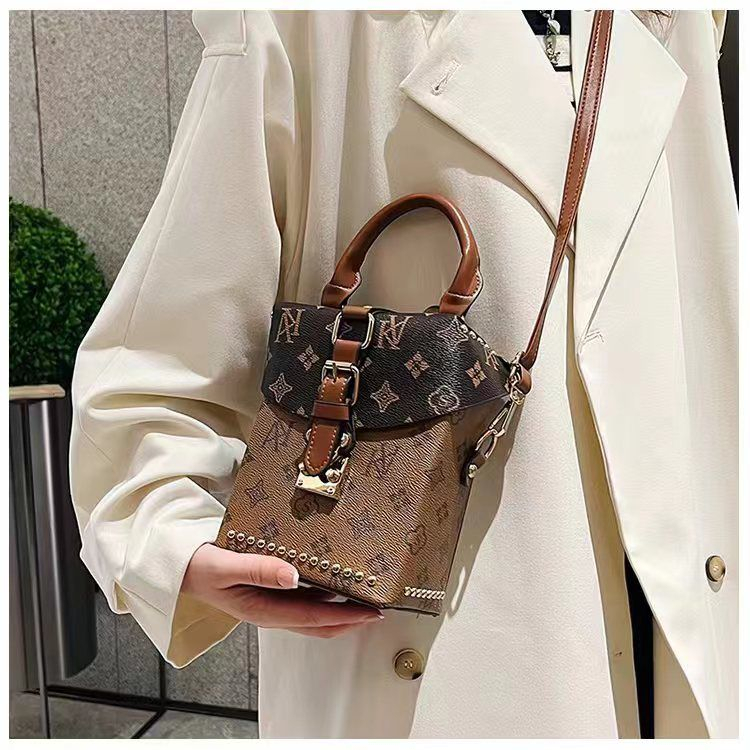 COD E5825 TAS IMPORT WANITA TERLARIS SLING BAG WANITA TAS SELEMPANG