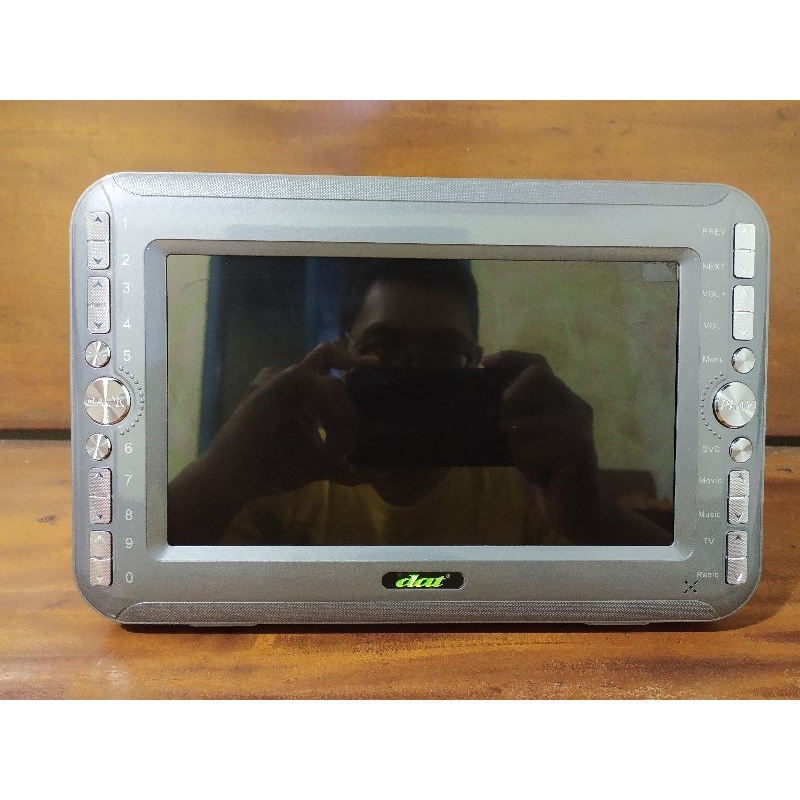 DVD PLAYER PORTABEL DAT 9.5 INCH