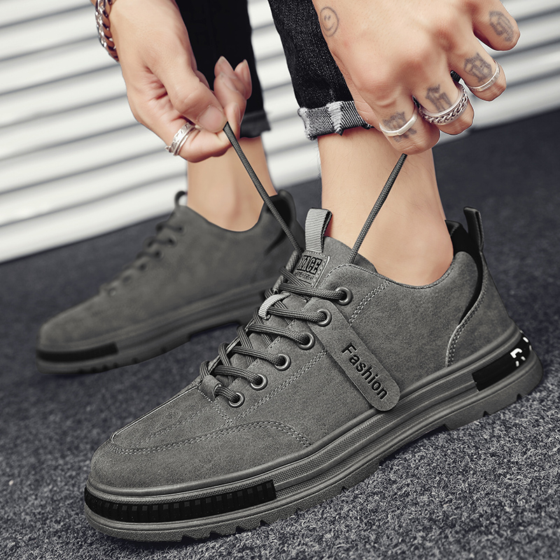 Mainland Sepatu Sneakers Pria Model Kekinian Fashionable Bahan PU Sepatu Oudoor MC430