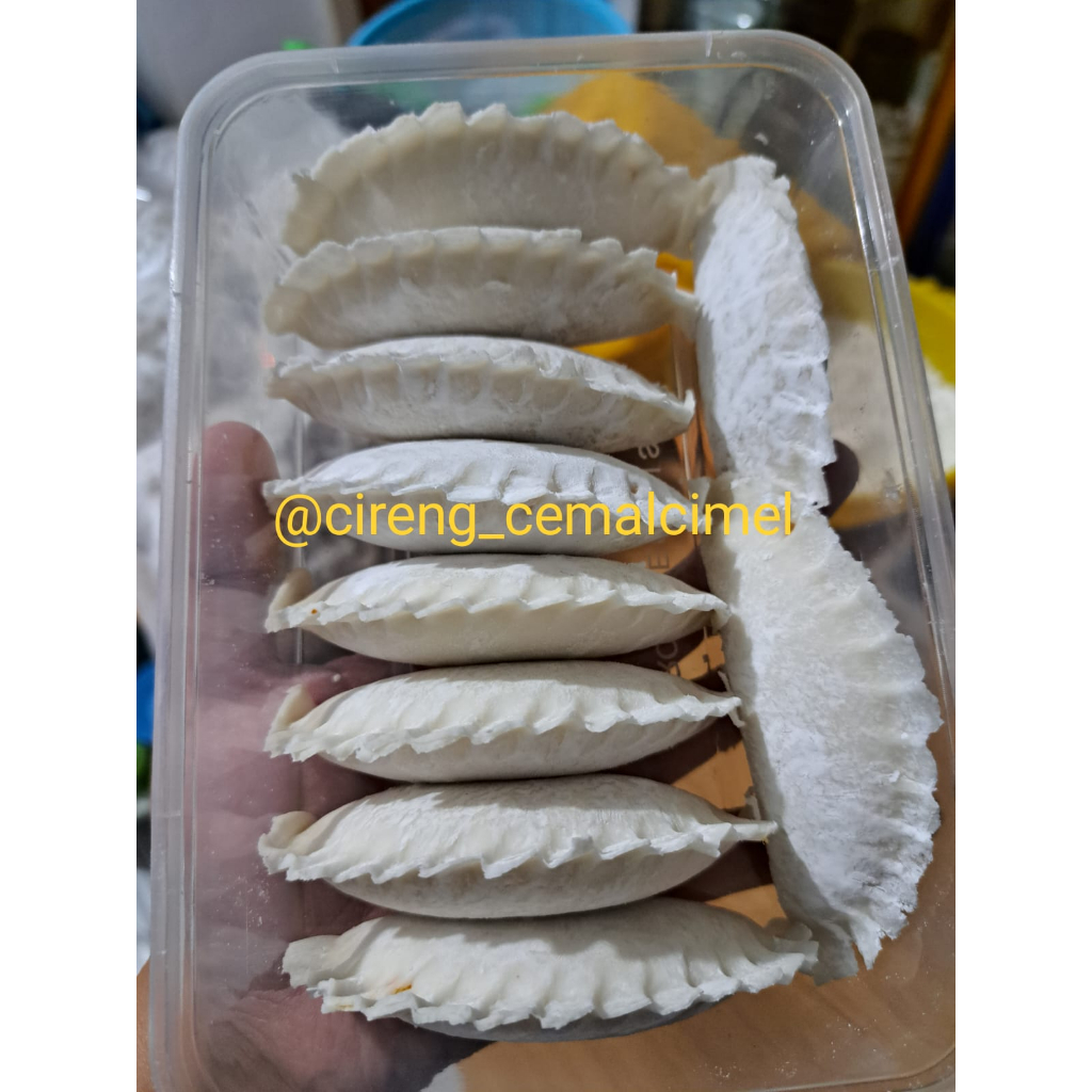 

Cireng isi ayam suwir pedas @cemalcimel (isi 10 pcs uk. sedang)