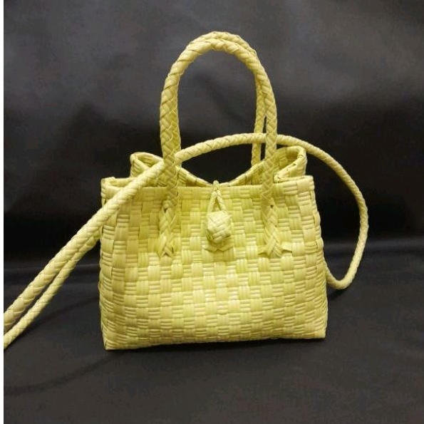 TAS ANYAMAN PLASTIK JALI PREMIUM PETY MINI SELEMPANG POLOS HIJAU LIME
