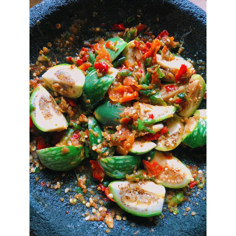 

Sambel Terong mentah / Terong bulat penyet