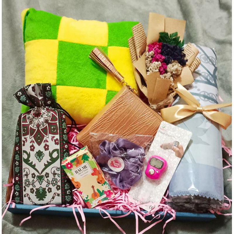 

Hampers Hijab Lebaran Idul Fitri Wanita