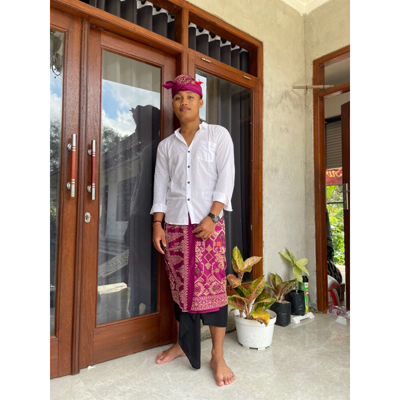 satu set saput dan udeng