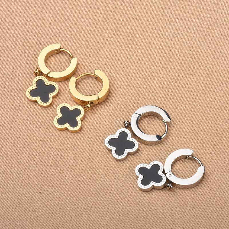 anting jepit titanium bunga clover hitam