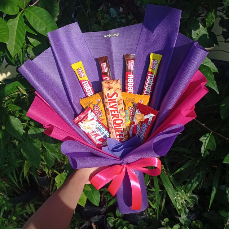 

Buket Snack Silverqueen Bouquet Hadiah Kado Graduation Wisuda Birthday Kadounik Hampers