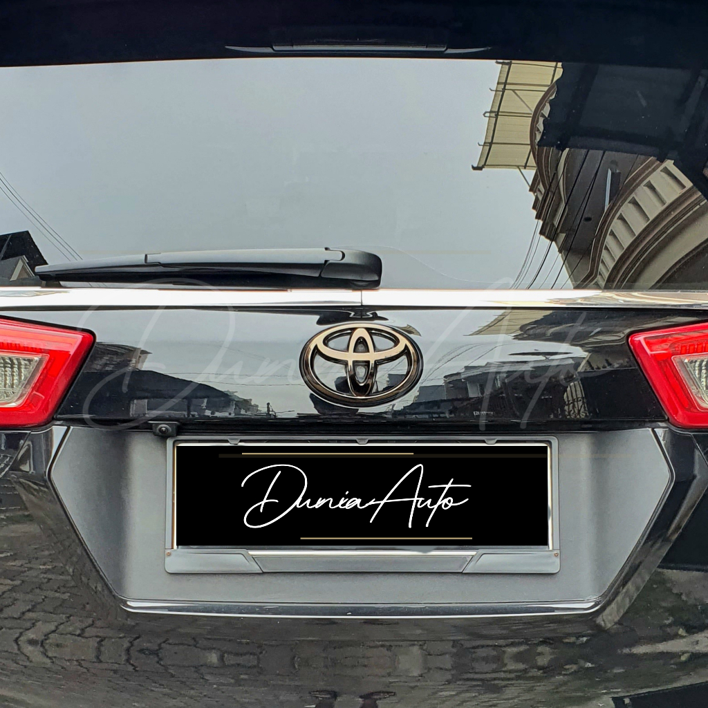 Emblem Logo Black Chrome Toyota Innova Reborn Belakang