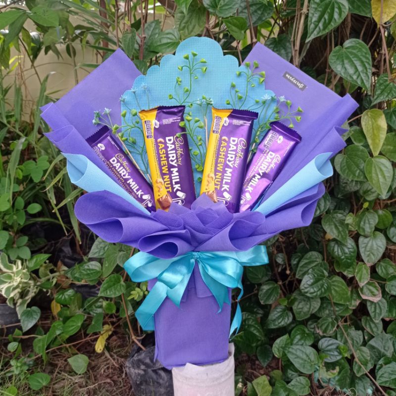 

Buket Coklat Cadburry Dairymilk Bouquet Hadiah Kado Graduation Wisuda Birthday Kadounik Hampers