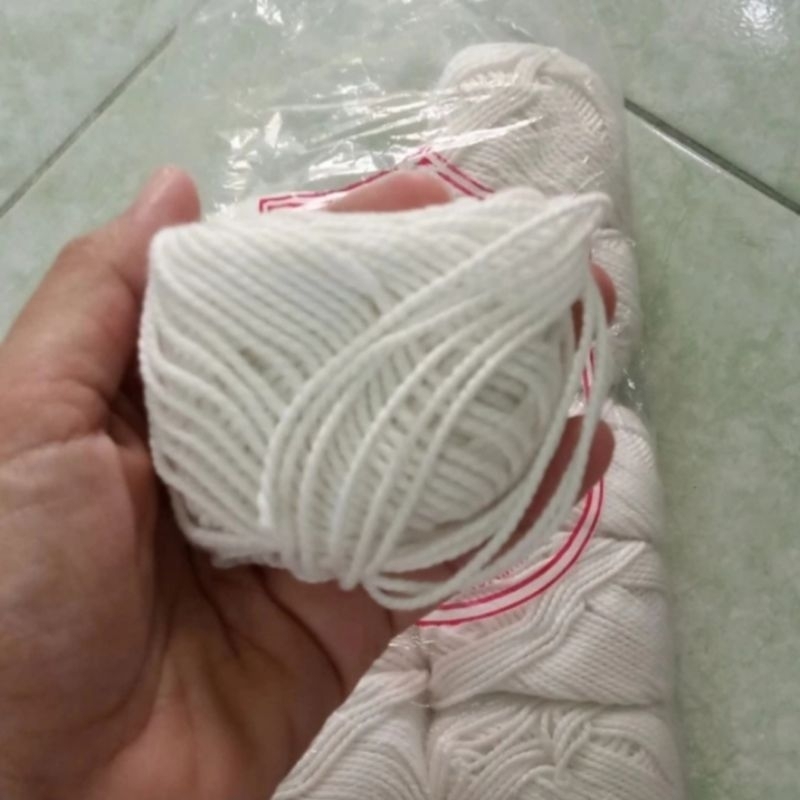 Benang Kasur Cap Gajah benang bangunan warna krem putih