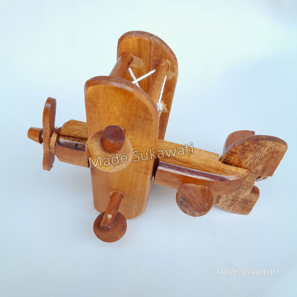 Miniatur pesawat klasik kerajinan kayu handmade