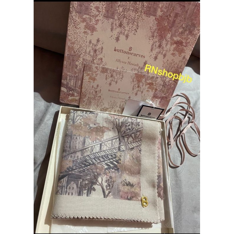 PRELOVED BUTTONSCARVES NEWYORK 3 upper side west